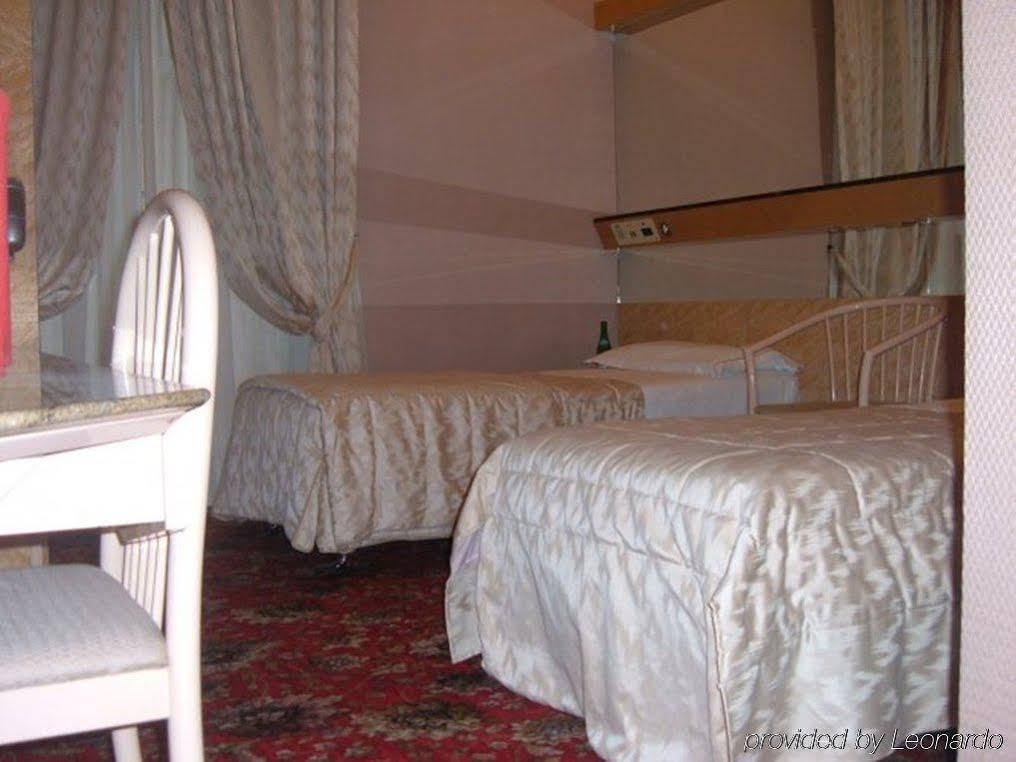 Roma 4* Cesano Boscone